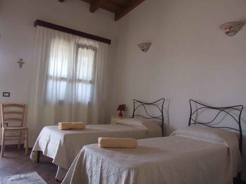 Agriturismo Locoe Oliena Ngoại thất bức ảnh